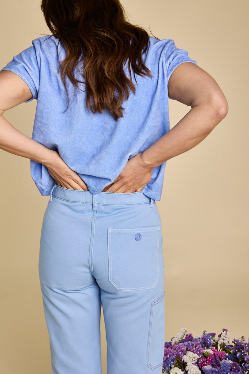 Pantalon Éclore, couleur bleue, vue de dos, Graine collection SS25